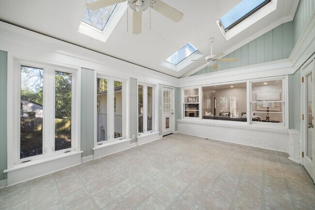 Building Photo - Move in before December 31st and get $100 OFF your rent for the first 3 months — PLUS a $250 Amaz...