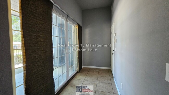 Building Photo - 405 Harriet Ln