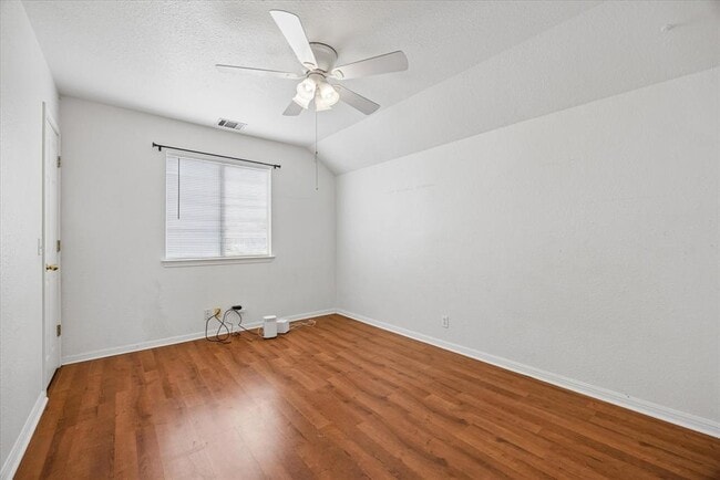Building Photo - 124 Lago Grande Dr
