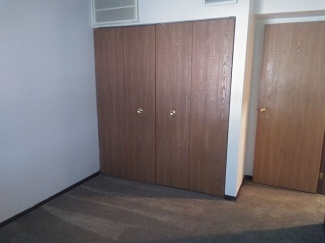 Building Photo - 755 Inland Cir