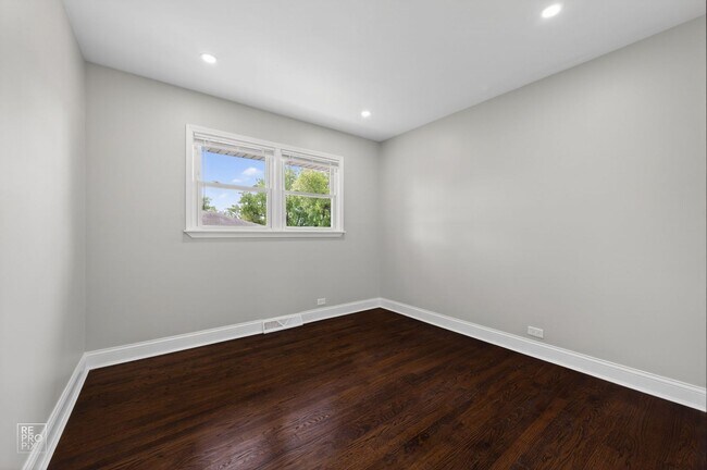Building Photo - Gorgeous 3 Bedroom Home in Wauconda!
