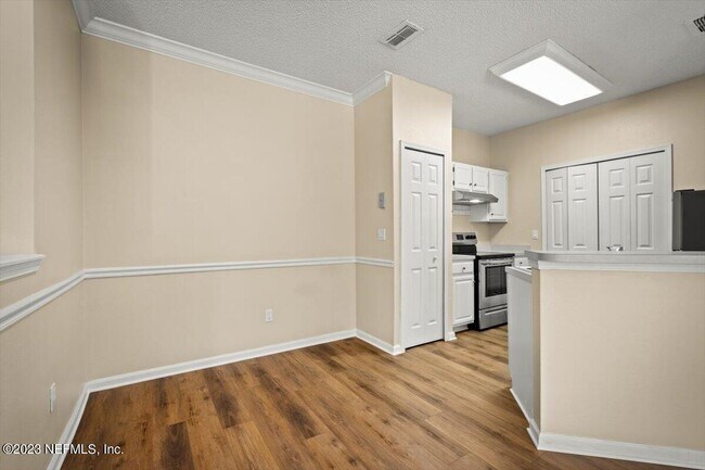 Building Photo - 3938 Hendricks Ave