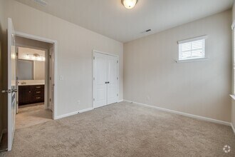 Building Photo - "Spacious 4-Bedroom Retreat with 3 Full Ba...