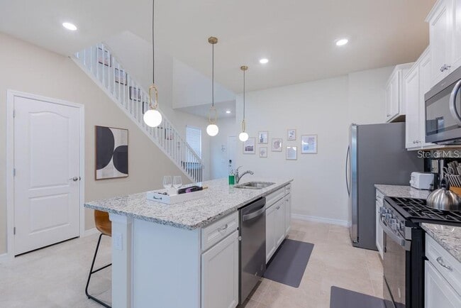 Building Photo - 7215 Oakmoss Loop