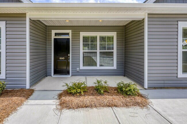 Building Photo - Brand-New 4BR Home in Prime Columbia Location!