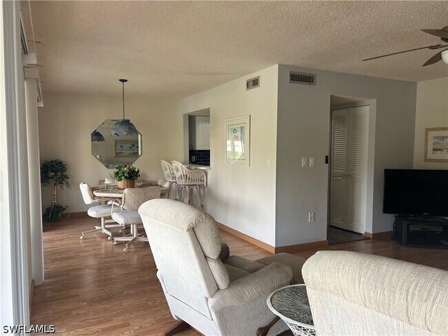 Building Photo - 5479 Peppertree Dr
