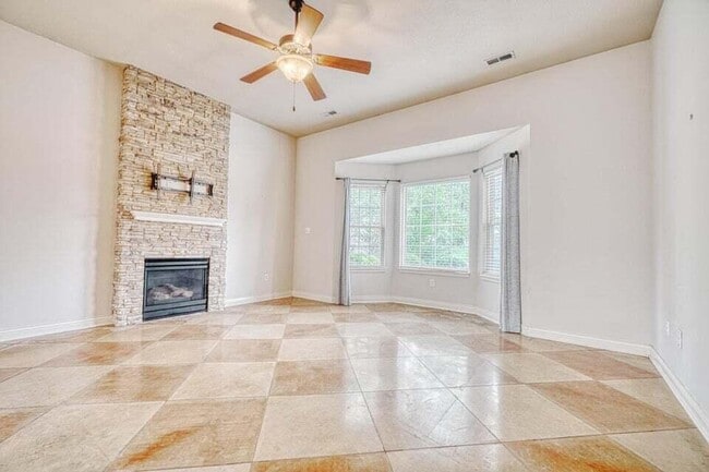 Building Photo - 2001 Cecil St