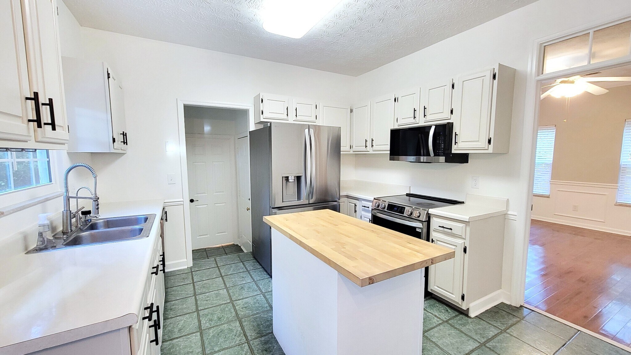 Building Photo - 9145 Fairhaven Pl