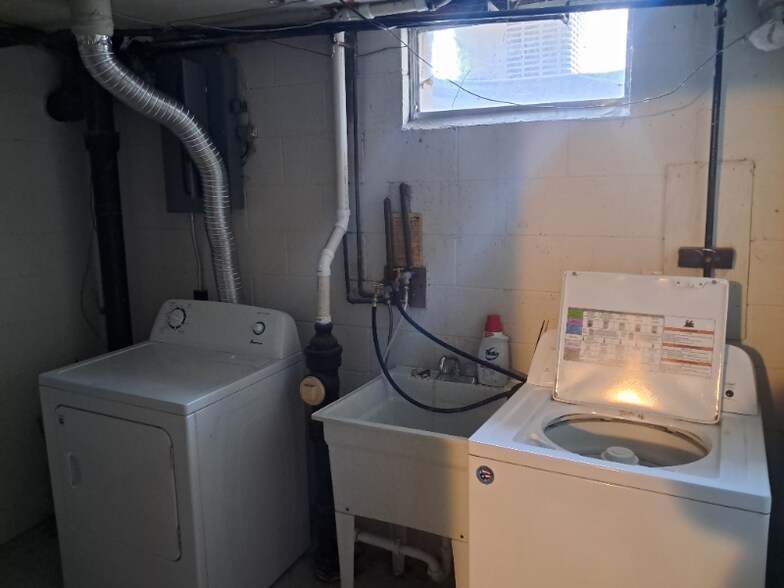 Building Photo - 2025 Texas Ave