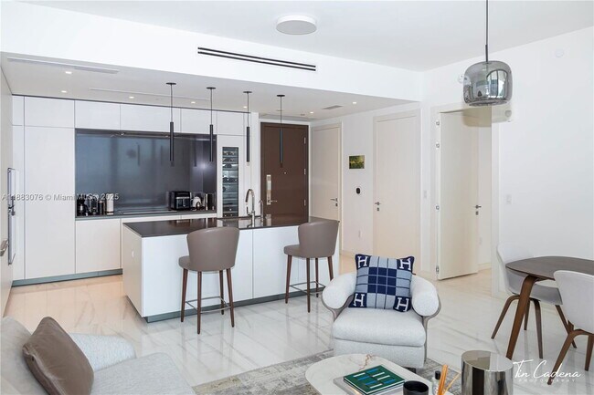 Building Photo - 300 Biscayne Blvd Way