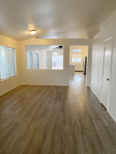 familyroom - 2456 E Winchester Pl