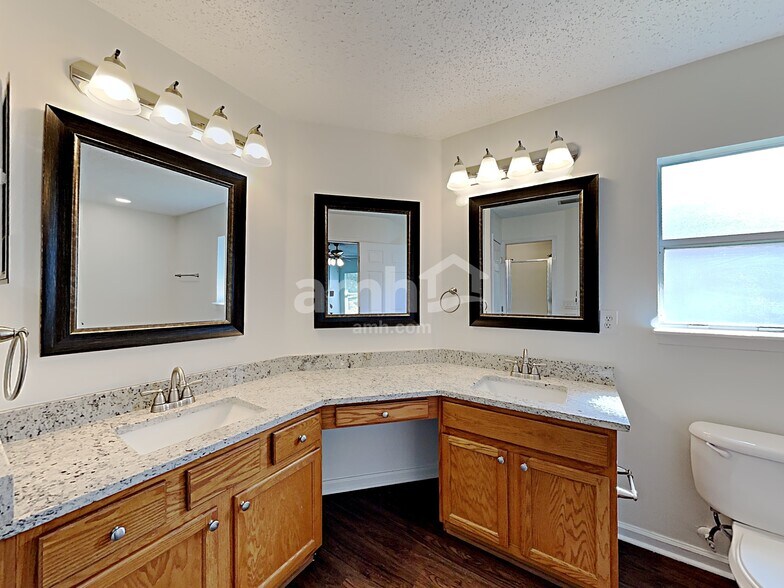 Building Photo - 14024 Fish Eagle Dr E