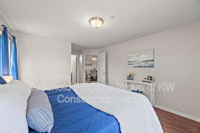 Building Photo - 6823 Meadow Creek Dr