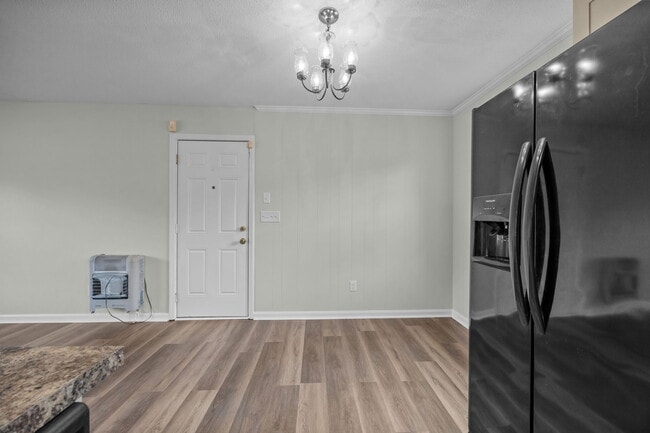 Building Photo - 904 Jennifer Ln