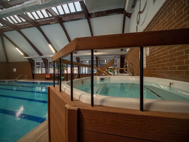 Building Photo - 743 Lagoon Dr