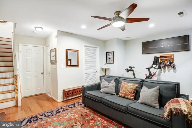 Building Photo - 1505 N Colonial Terrace