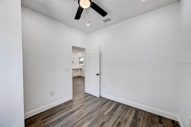 Building Photo - 1622 Ballard Park Dr