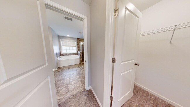 Building Photo - Beautiful 2 Story Home in W Richland