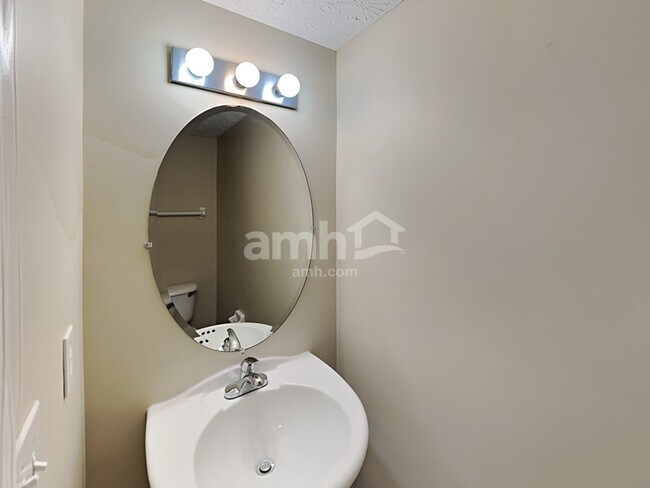 Building Photo - 520 Stone Shadow Drive