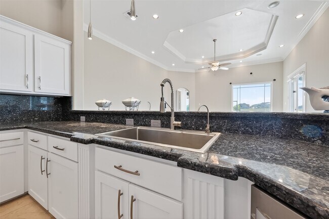 Building Photo - 5942 Sagamore Bay Ln