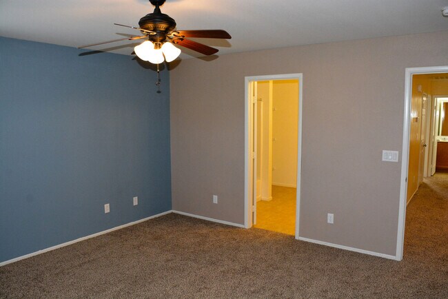 Building Photo - Impeccable Home in a Cul-de-Sac with Great Curb Appeal!