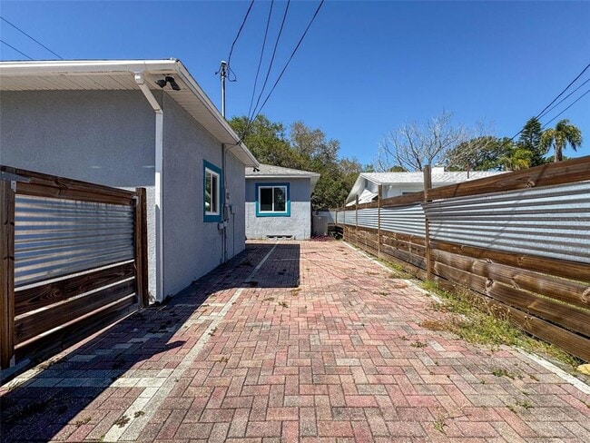 Building Photo - 5050 1st Ave N