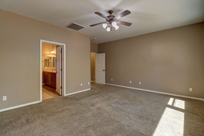 Building Photo - Beautiful 4 bedroom 2 bathroom home in Pre...