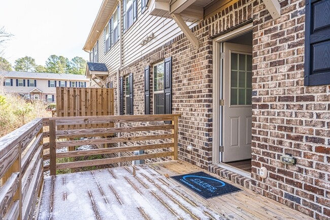 Building Photo - 152 Lark Dr