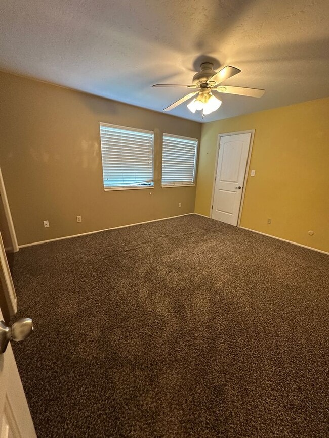 Building Photo - 2269 W Skyview Dr