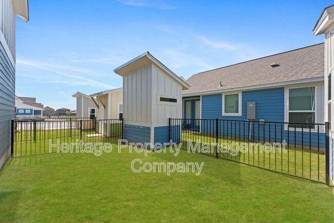 Building Photo - 2119 Hofstaat