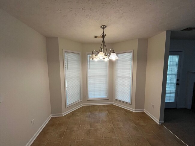 Building Photo - Cozy Home in Phenix City