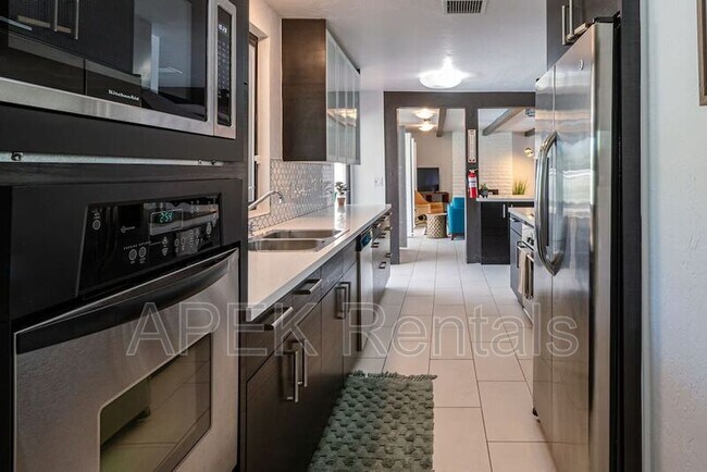 Building Photo - 1970 S Joshua Tree Pl