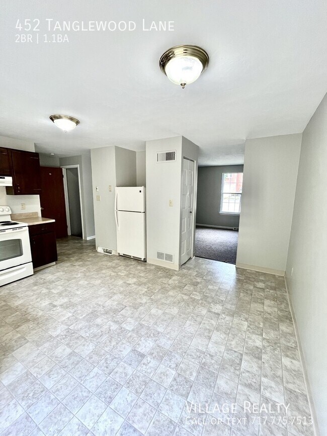 Building Photo - 452 Tanglewood Ln