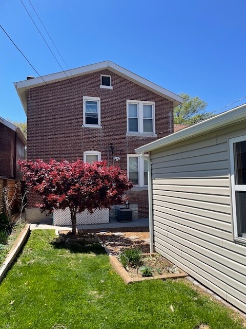 Private yard - 4417 Rosa Ave