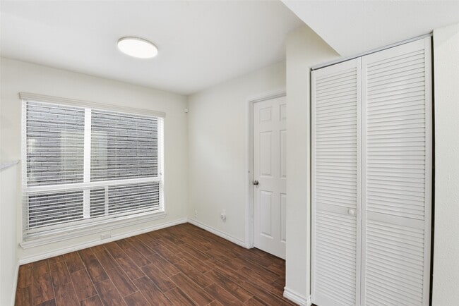 Building Photo - 14210 Briarhills Pkwy