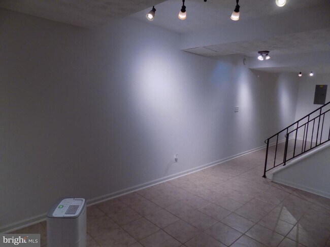 Building Photo - 313 Glenville Rd