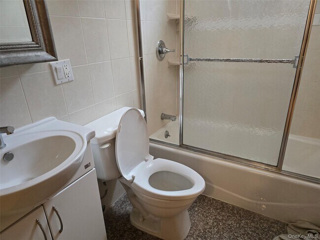 Building Photo - 147-30 Cherry Ave