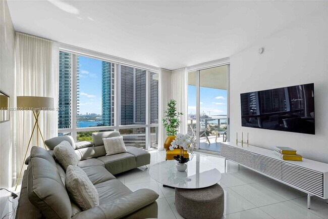 Building Photo - 851 NE 1st Ave