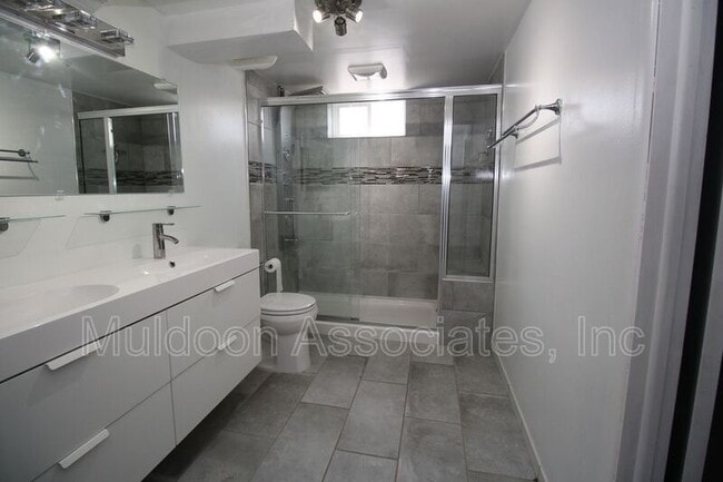 Building Photo - 606 Placid Rd