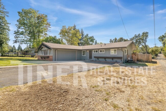 Building Photo - 3841 Marshall Ave