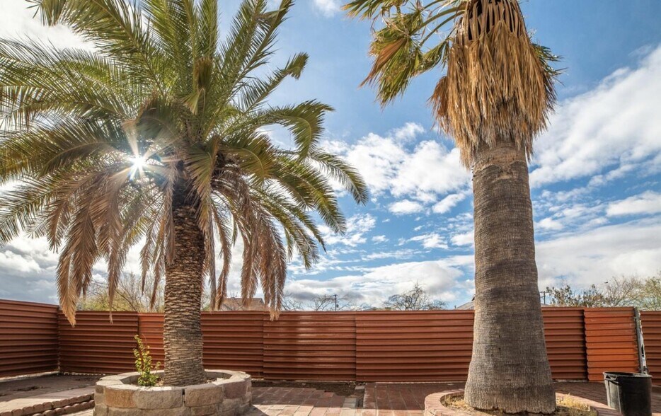 Building Photo - 415 E 23rd St