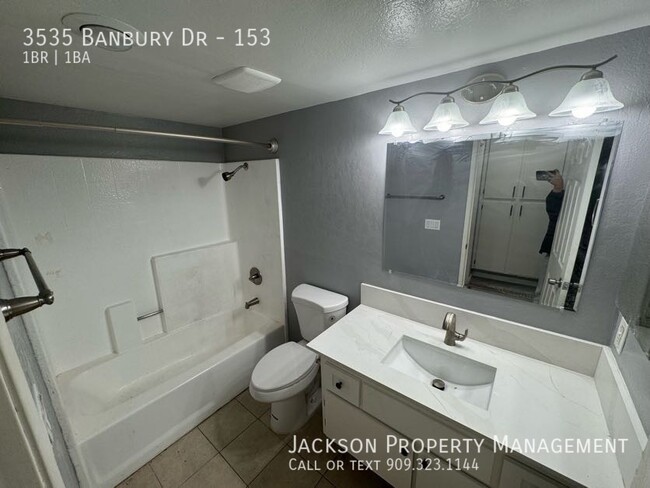 Building Photo - Great one Bedroom Condo