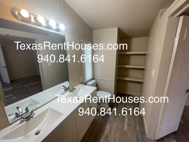 Building Photo - Great Home Available Now!! Furnished or Unfurnished