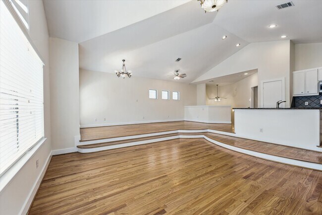 Building Photo - 9829 Riddlelink Ln