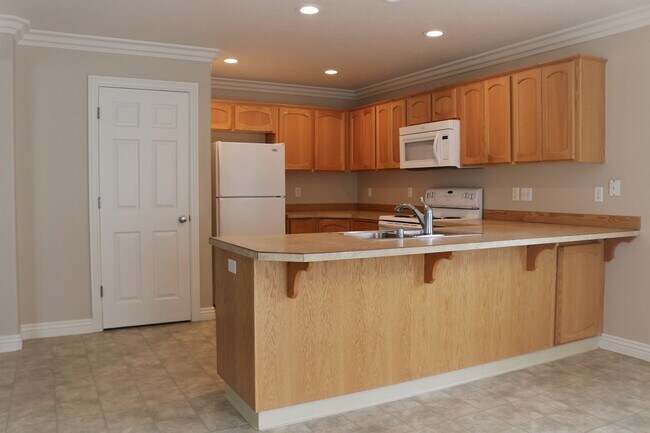 Building Photo - Home Sweet Home! 4 Bedroom/2.5 Bath in Salmon Creek: Available 10/10!