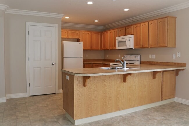 Building Photo - Home Sweet Home! Spacious 4 Bedroom/2.5 Bath in Salmon Creek!