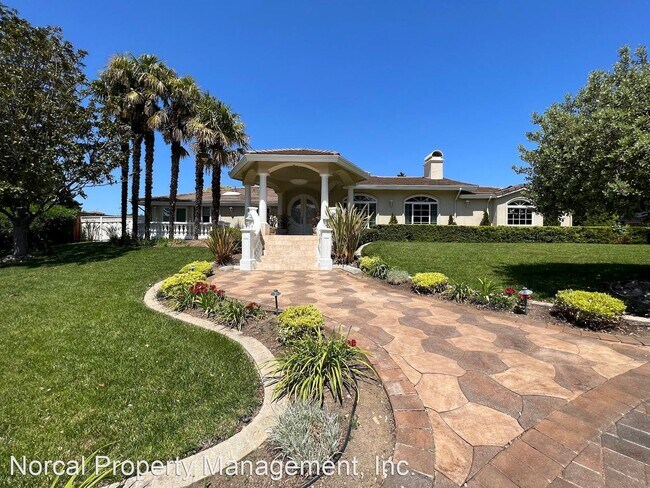 Primary Photo - 5 br, 4.5 bath House - 1425 Villa Dr