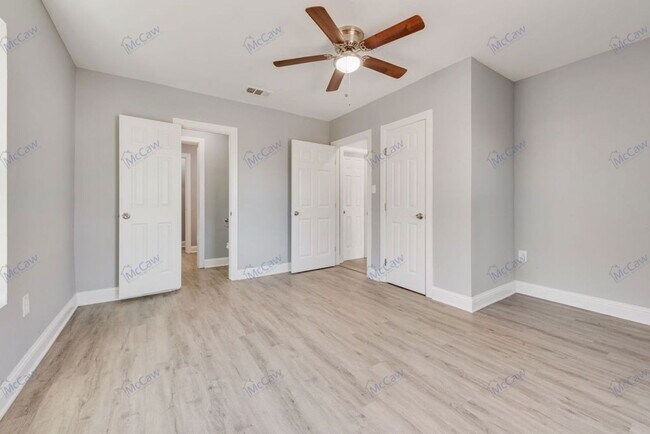 Building Photo - 609 E Morton St