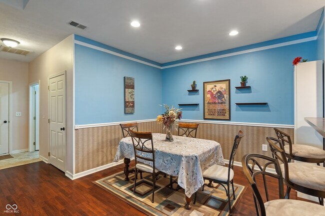 Building Photo - 4320 Hamilton Way