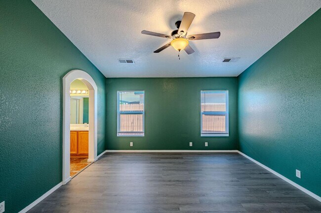 Building Photo - 4720 Shepherd Ct NE